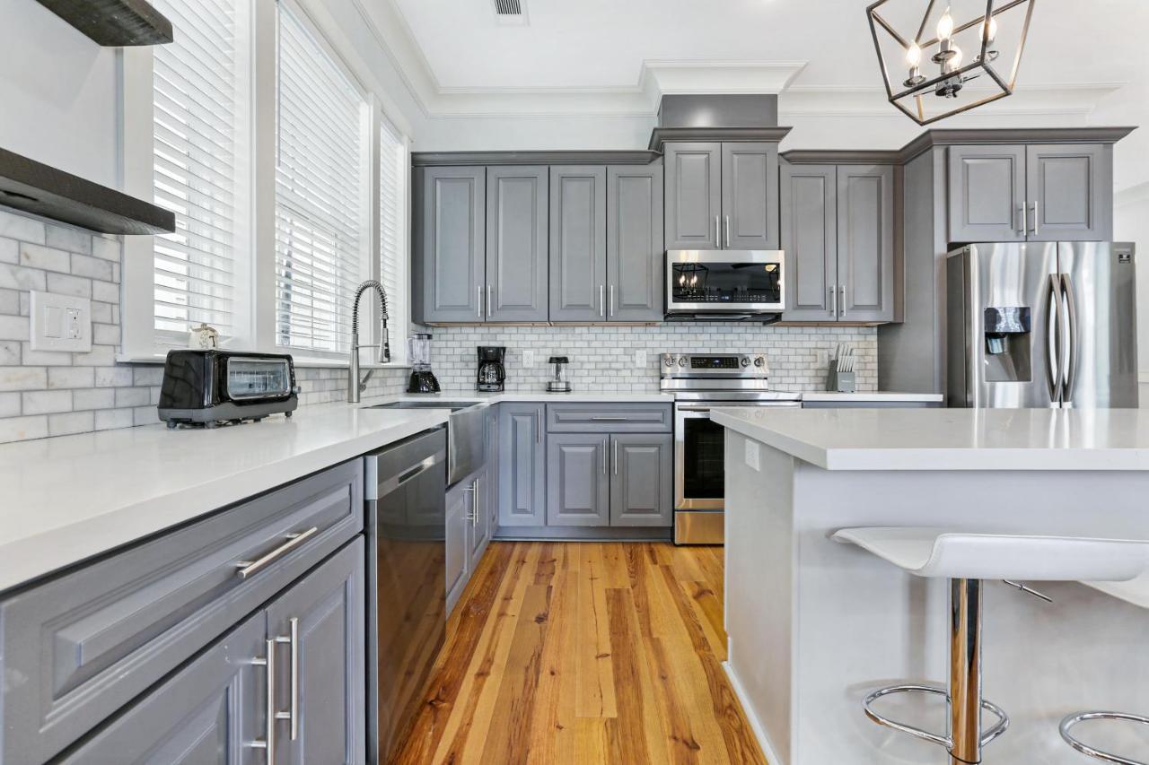 Hosteeva Amazing 4 Bedroom Modern With Balcony Near Frnch Quarter Apartment New Orleans