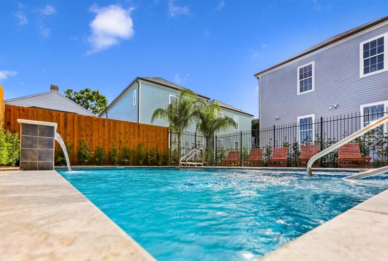 Hosteeva Amazing 4 Bedroom Modern With Balcony Near Frnch Quarter Apartment