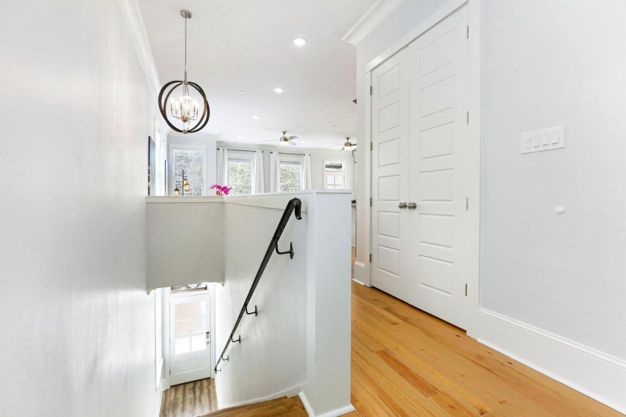 Apartment Hosteeva Amazing 4 Bedroom Modern With Balcony Near Frnch Quarter *