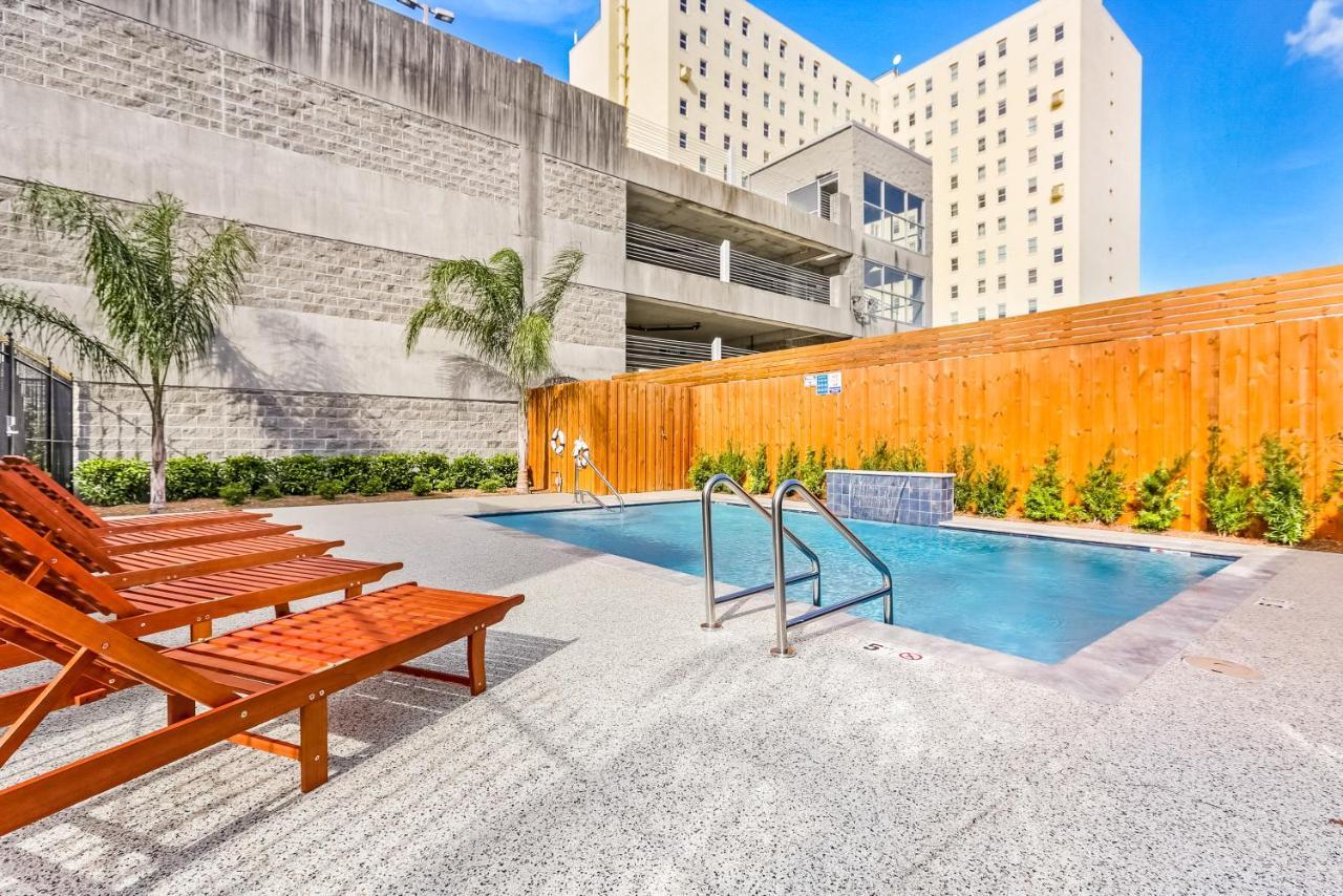Apartment Hosteeva Amazing 4 Bedroom Modern With Balcony Near Frnch Quarter *